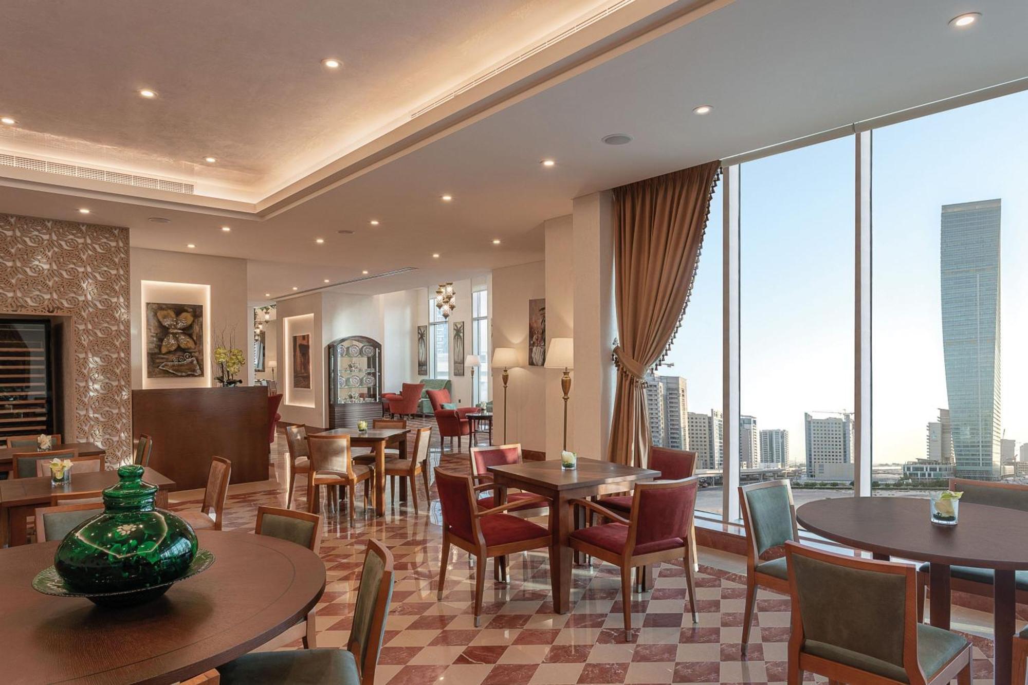 Renaissance Business Bay Hotel, Dubai Luaran gambar Club Lounge