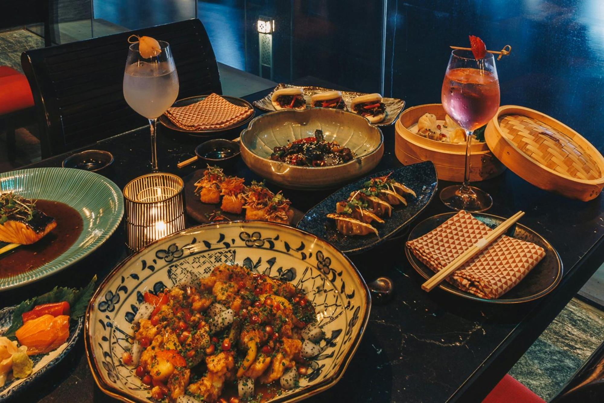 Renaissance Business Bay Hotel, Dubai Luaran gambar A selection of tapas