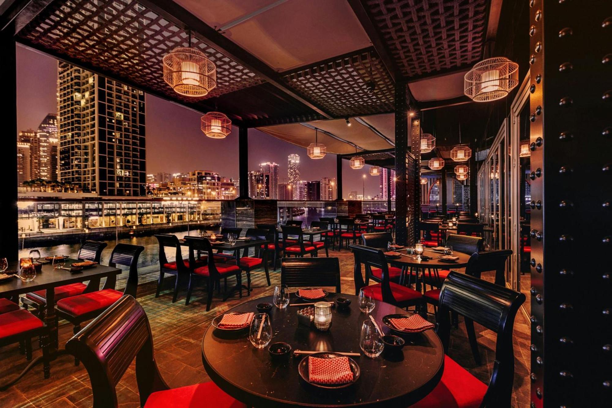 Renaissance Business Bay Hotel, Dubai Luaran gambar The Deck