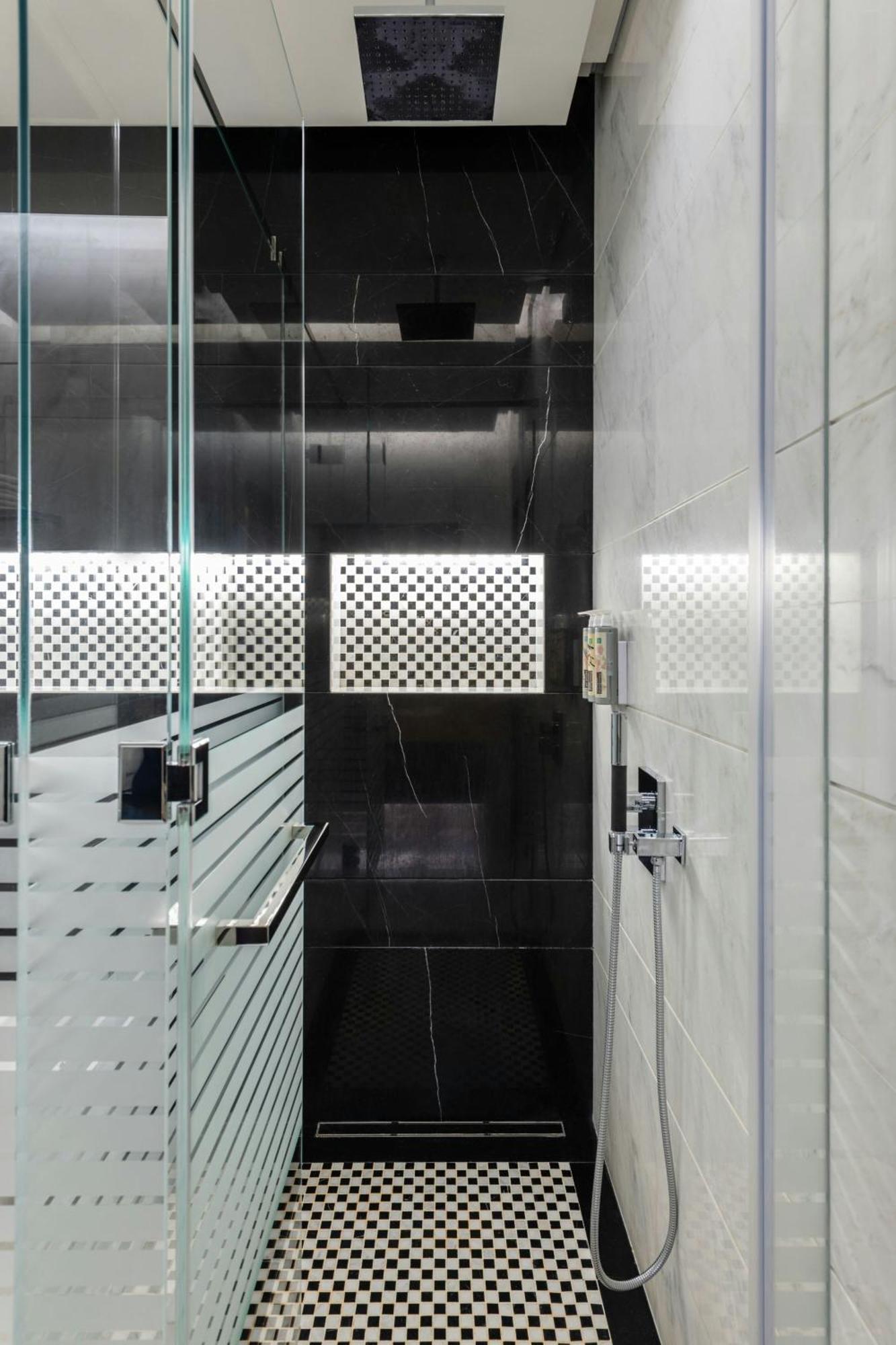 Renaissance Business Bay Hotel, Dubai Luaran gambar Bathroom
