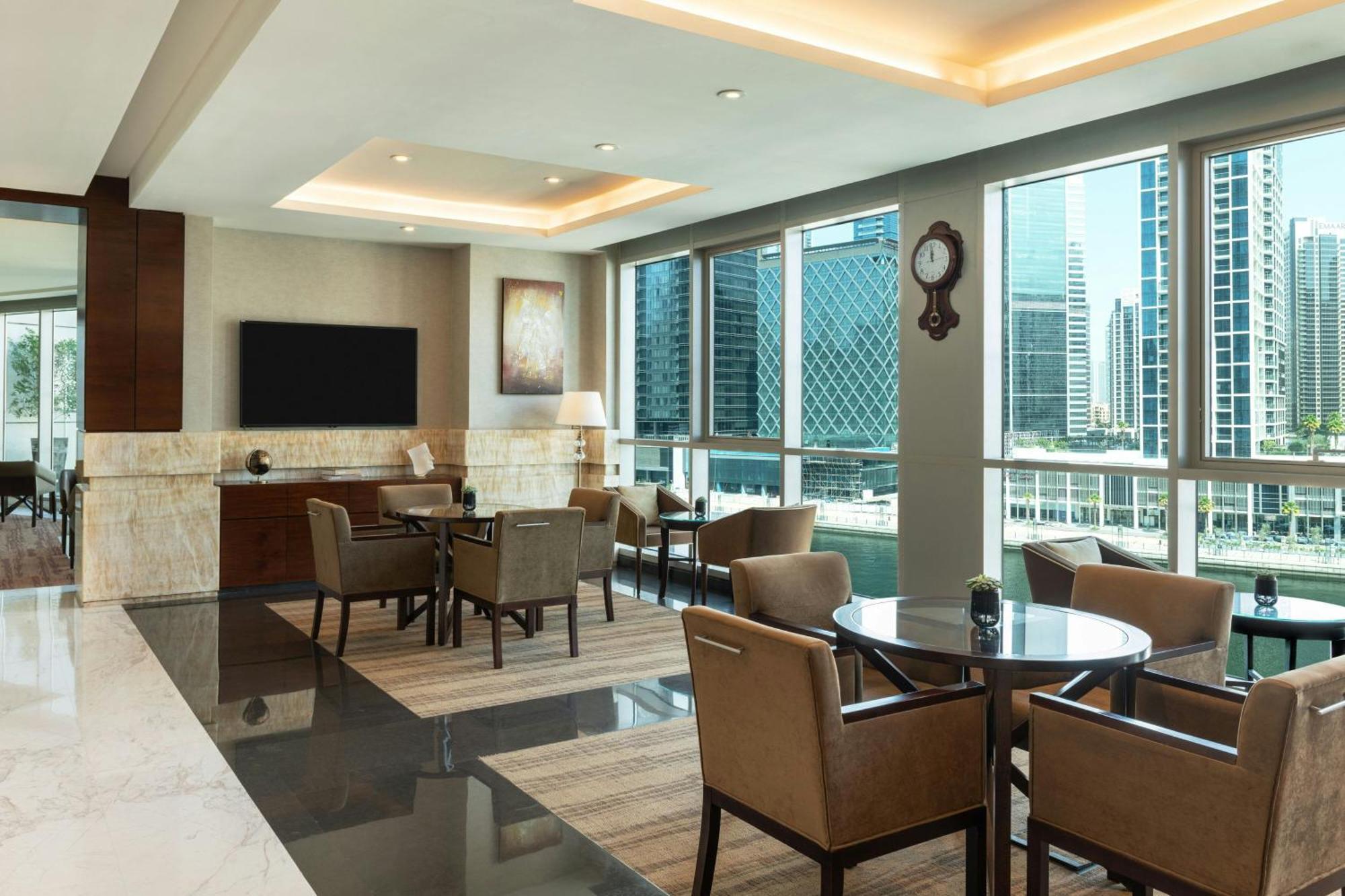 Renaissance Business Bay Hotel, Dubai Luaran gambar Club Lounge at the Westin Dubai