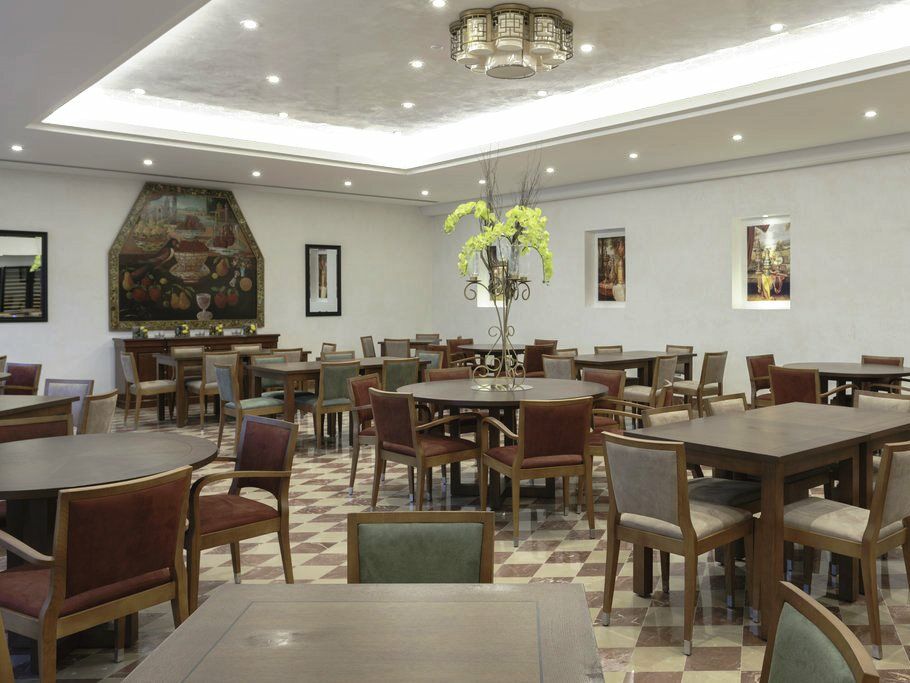 Renaissance Business Bay Hotel, Dubai Luaran gambar The dining room at the International House